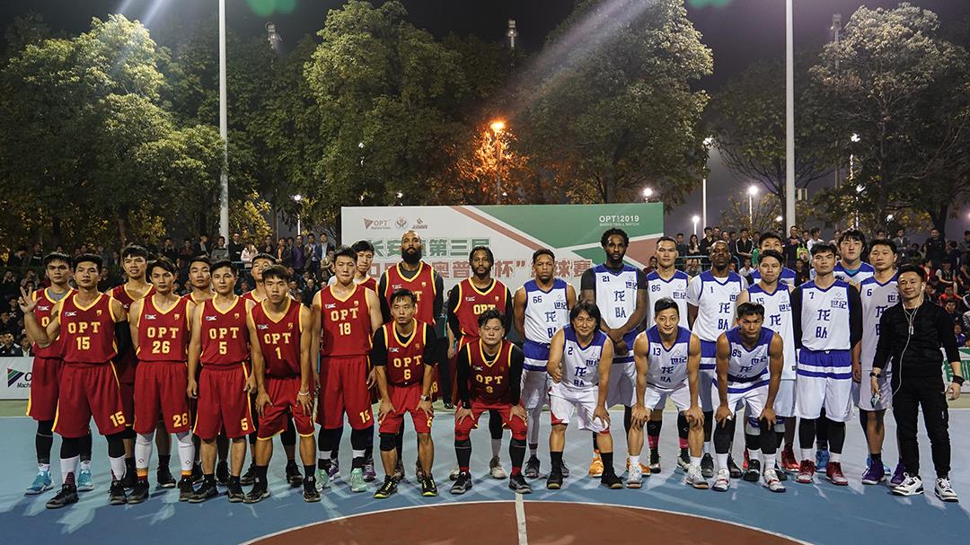 长安镇第三届“OPT-亿万先生MR杯”男子篮球公开赛决赛前两队合影